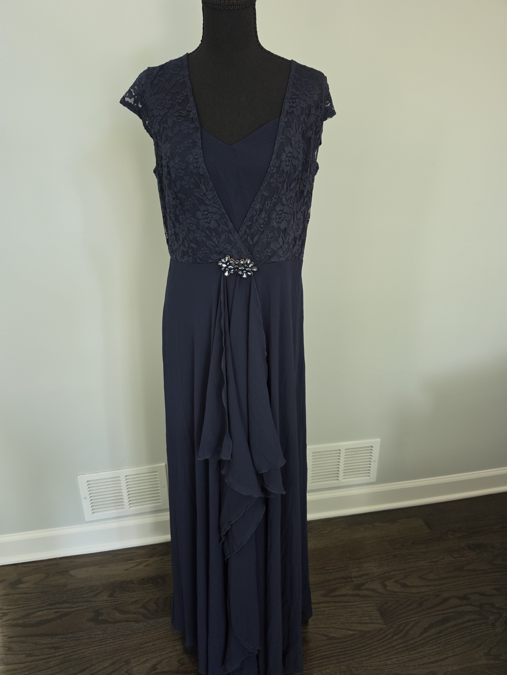 Elegant Navy Lace-Detail Evening Dress